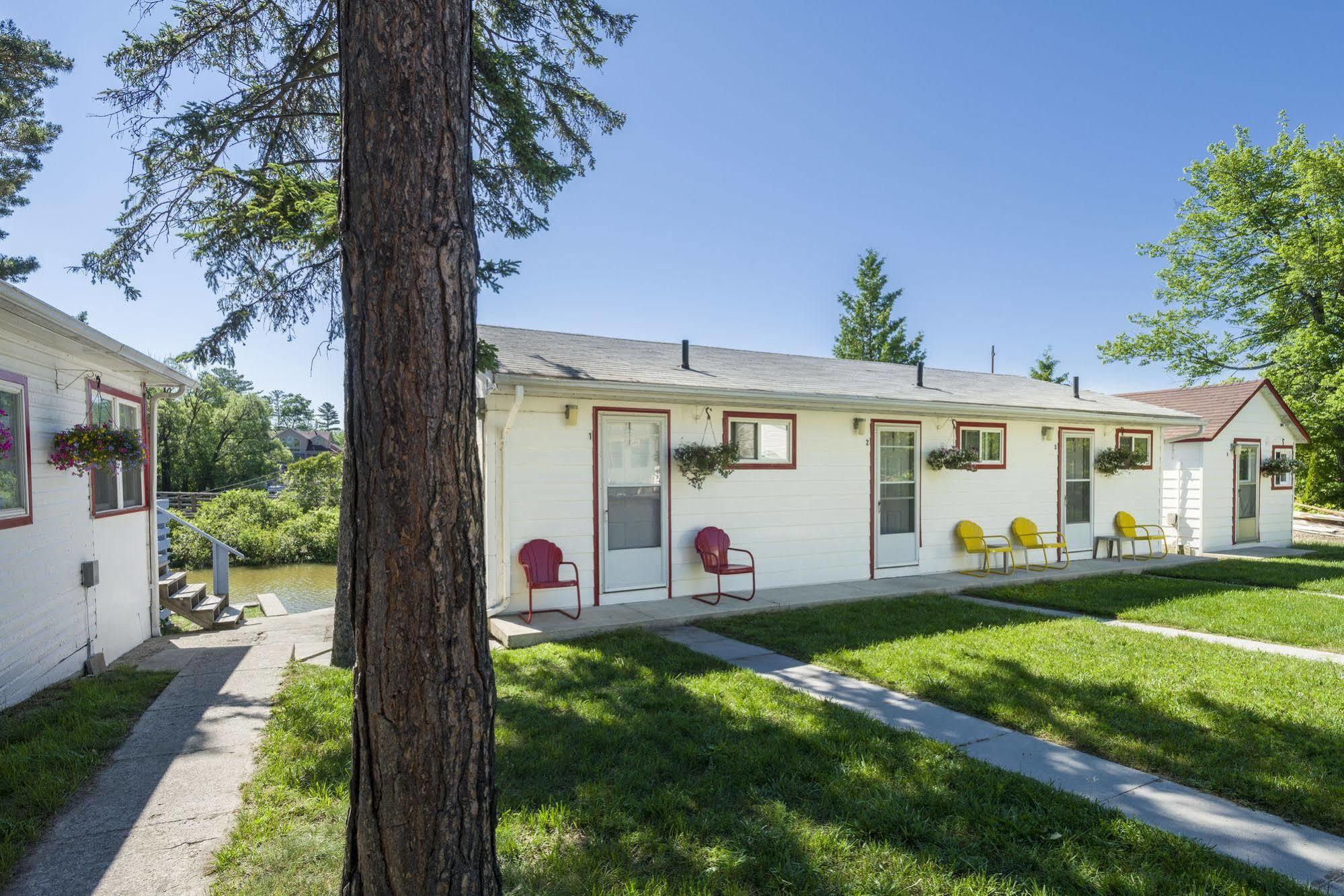 Hollywood Cottages Уасага Бийч Екстериор снимка