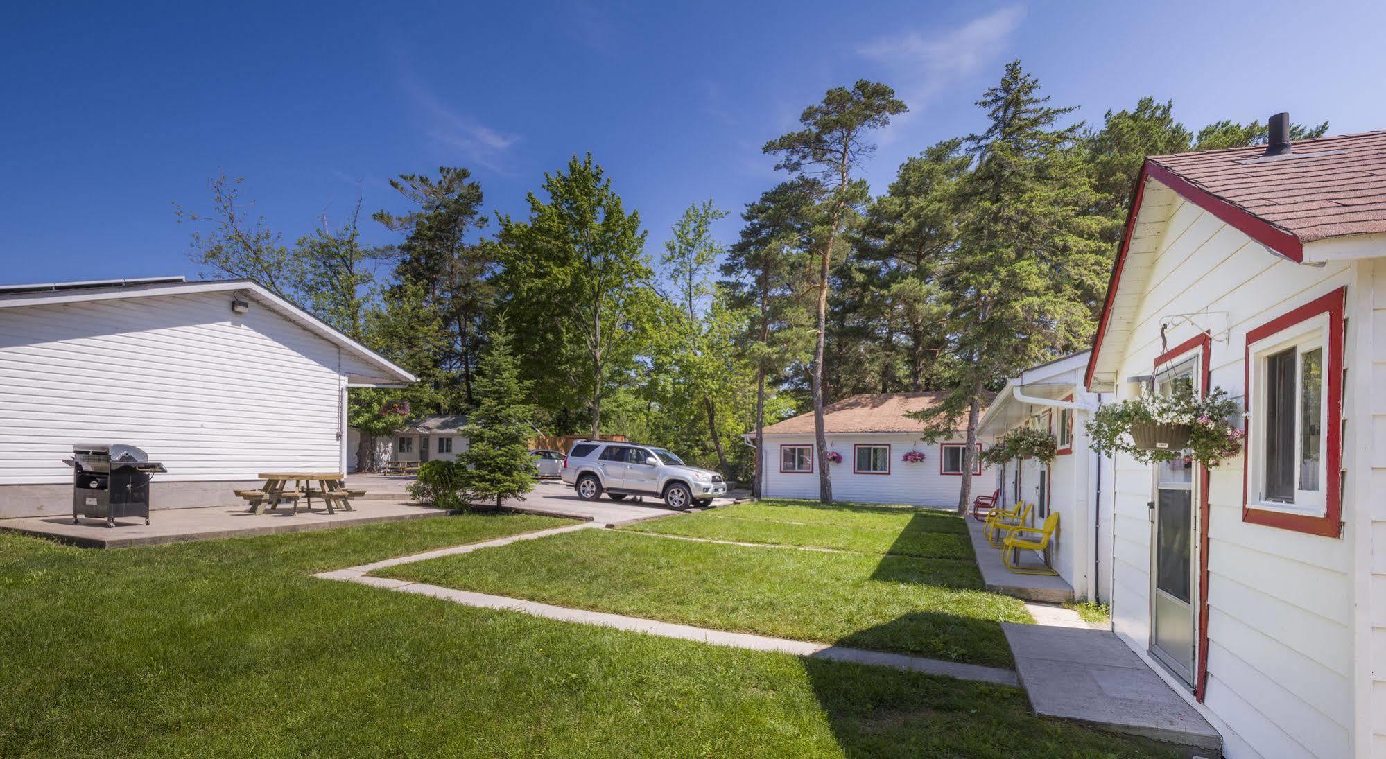 Hollywood Cottages Уасага Бийч Екстериор снимка